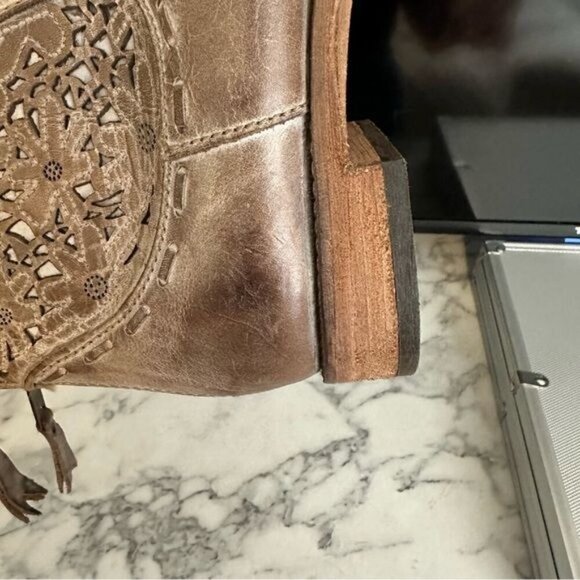 Corral Women's Taupe Laser-Cut Short Top Round Toe Boots Size 7 - Picture 10 of 14